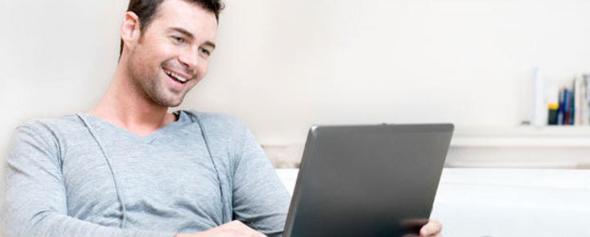 Men lack conversation skills for online dating: Study